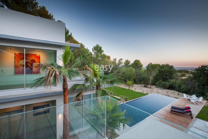 photo shoot locations in and around the vibrant city of Marseille